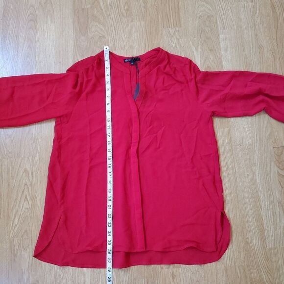 NEW! Gibson | Back Pleat Blouse - size Medium in Red - Picture 9 of 13